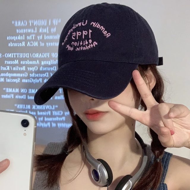 Design custom baseball caps for your team (5) Design custom baseball caps for your team (5)