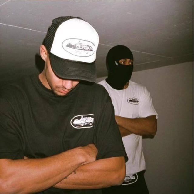 Expand your collection with wholesale trucker caps (1)