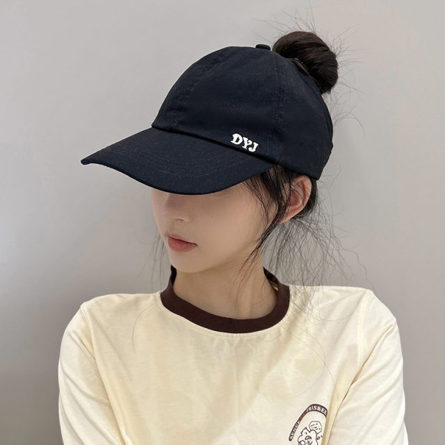 Express your team spirit with custom baseball caps (8)